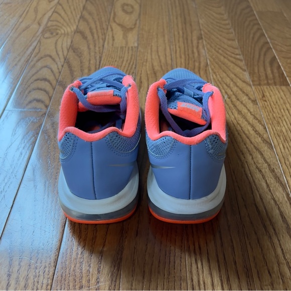 Nikes Running Shoes - Picture 2 of 6